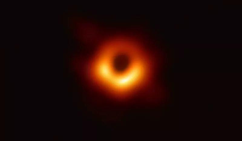 首张黑洞照片来了，来自椭圆星系M87