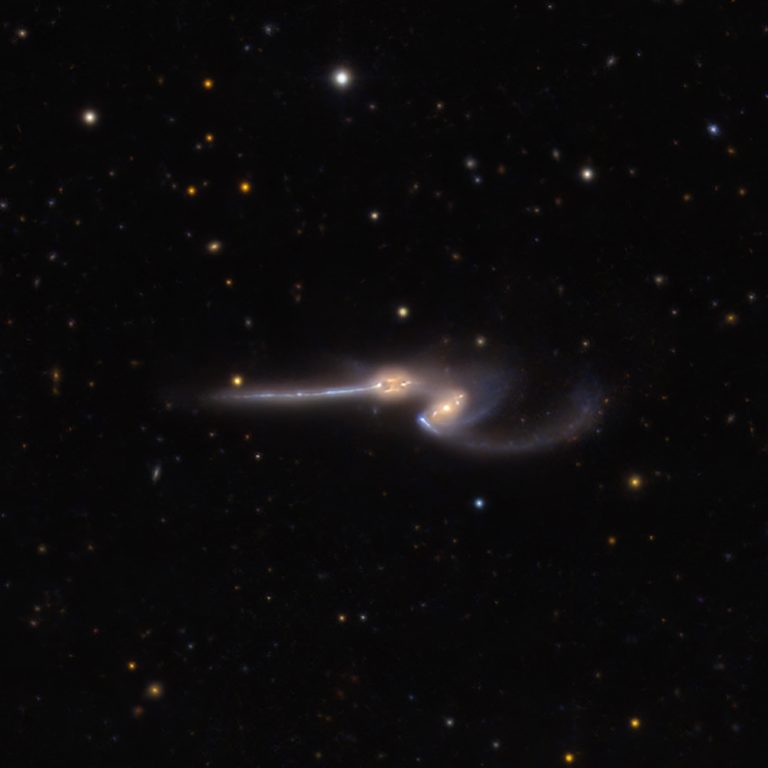 NGC 4676：双鼠星系
