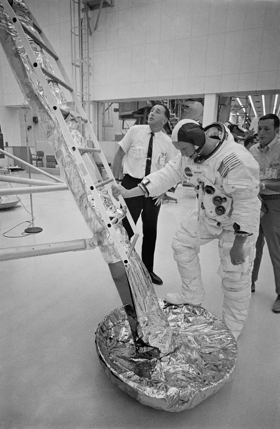 50年前的今天，阿波罗11号启程前往月球