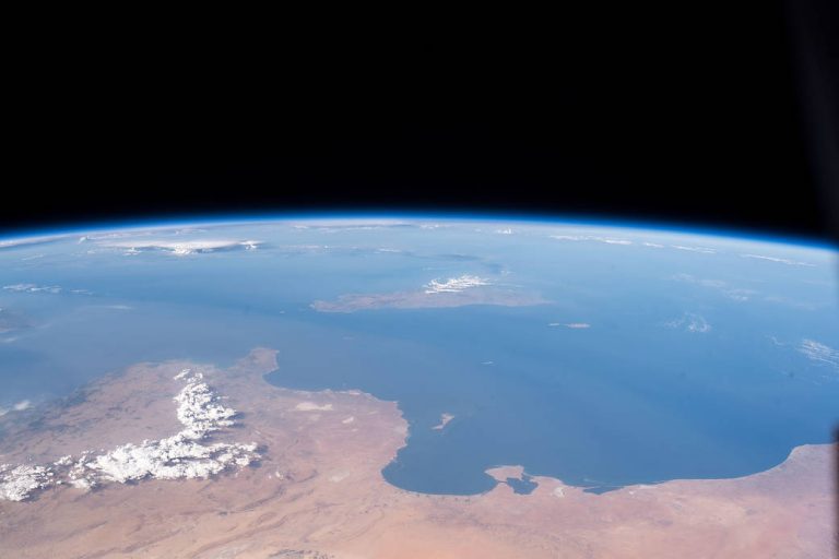 从空间站俯瞰突尼斯和利比亚的地中海海岸