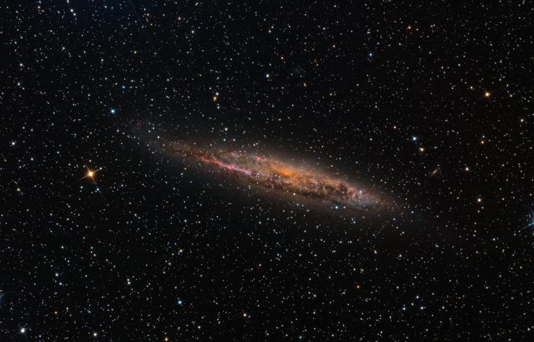 邻近的旋涡星系NGC 4945