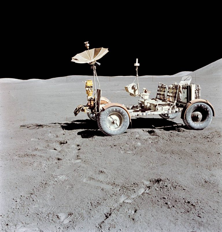 美国宇航局历史上的本周:1971年7月31日首次使用月球漫游车