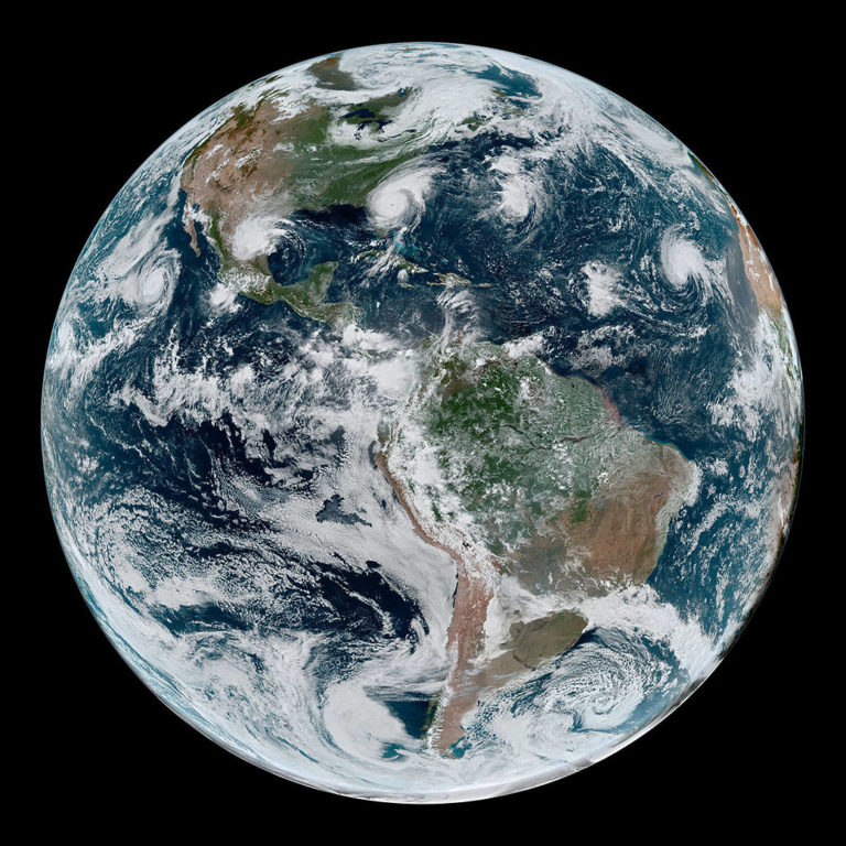 卫星从太空捕捉到四个热带气旋