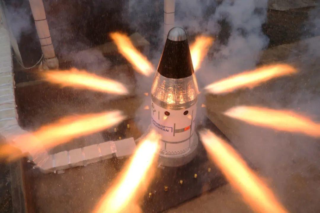 点火！猎户座姿态控制发动机的最终测试圆满完成，这对宇航员安全至关重要