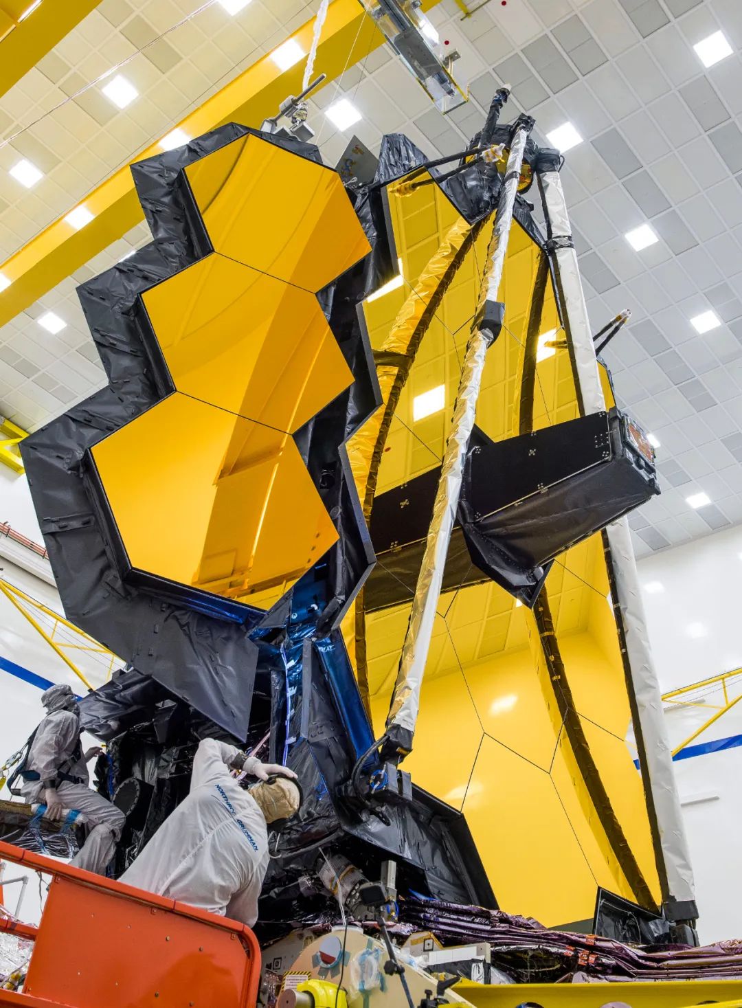 NASA史上最贵望远镜迎来新进展：詹姆斯•韦伯空间望远镜主镜成功展开