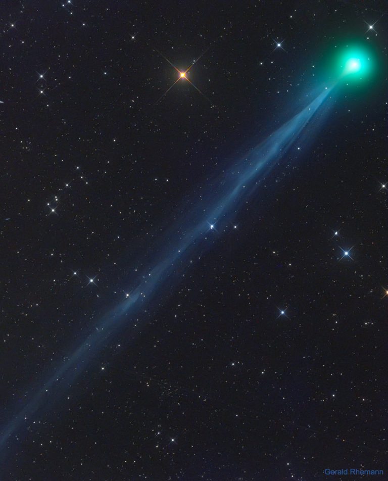 史汪彗星的离子彗尾