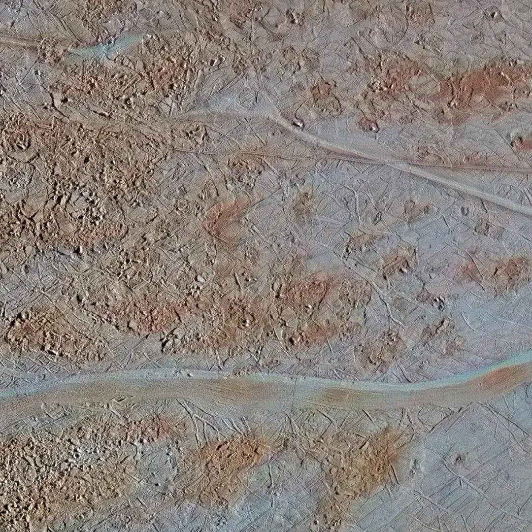伽利略号历史图片获得新生，展现了前所未有的木卫二“混沌地形”细节