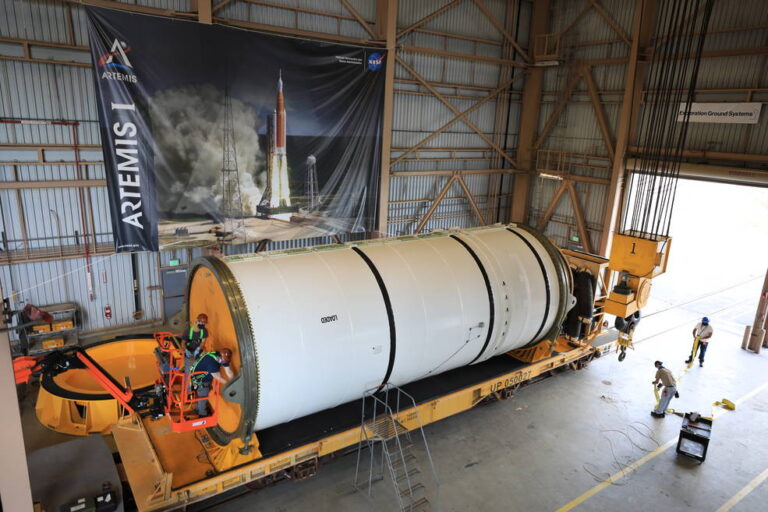 NASA计划使用更多的SLS火箭助推器发射阿耳忒弥斯月球任务