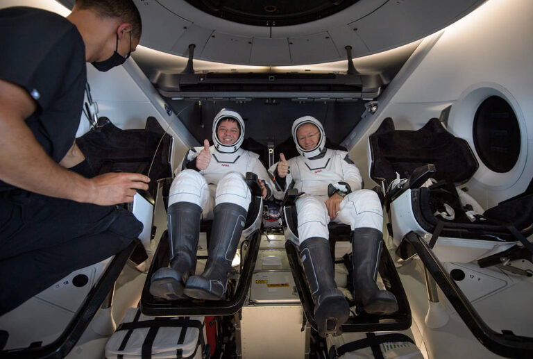 SpaceX完成NASA首次商业载人任务