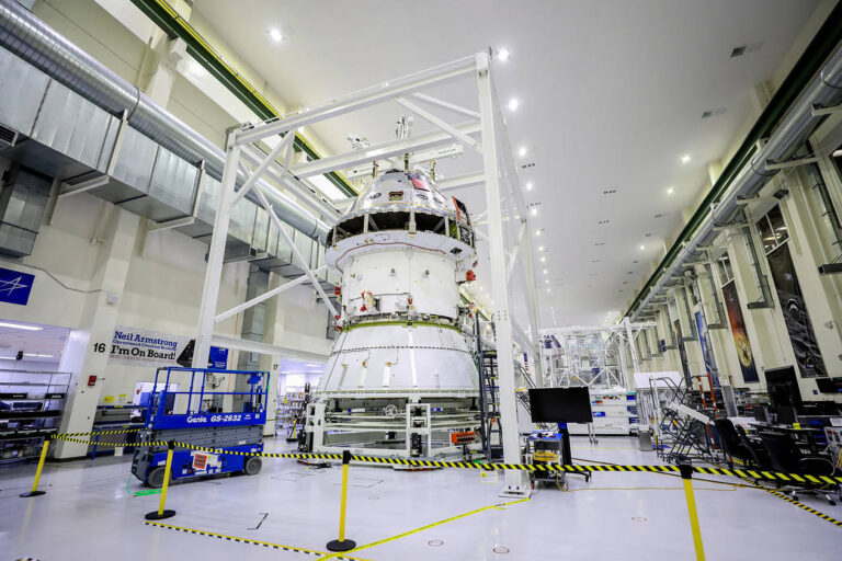 NASA开始为阿尔忒弥斯首次月球飞行安装猎户座适配器