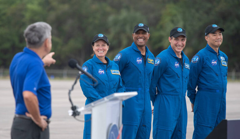 NASA SpaceX Crew-1任务的宇航员抵达肯尼迪航天中心