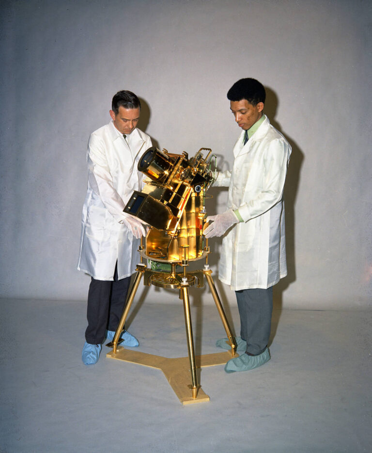 回顾：乔治·卡拉瑟斯博士和阿波罗16号远紫外线照相机/摄谱仪