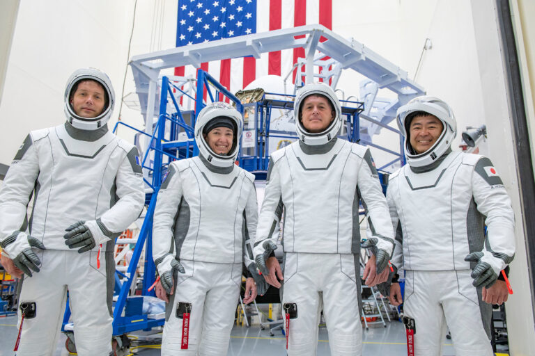 Crew-2宇航员前往空间站进行微重力科学研究