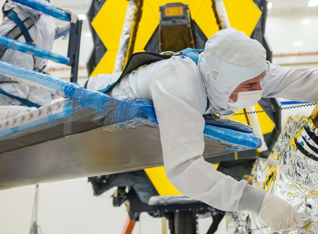 NASA韦伯望远镜遮光罩打包完毕，将在年底开始百万英里的旅程