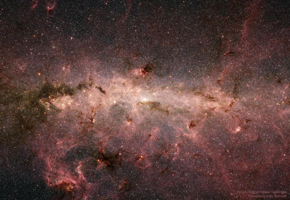 在红外光波段下向银河系中心的方向拍摄的照片。请参阅说明以获取更多信息。