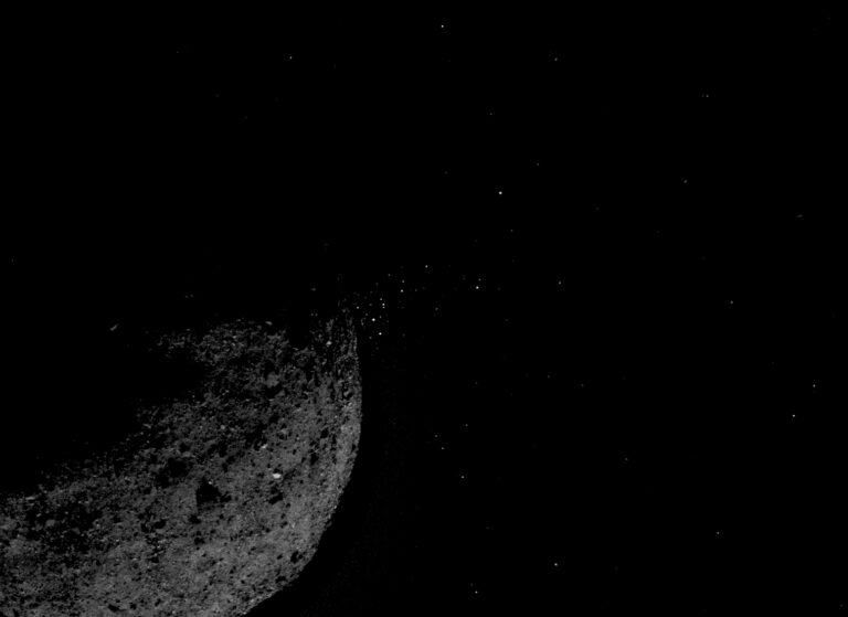 OSIRIS-REx航天器携带小行星样本前往地球