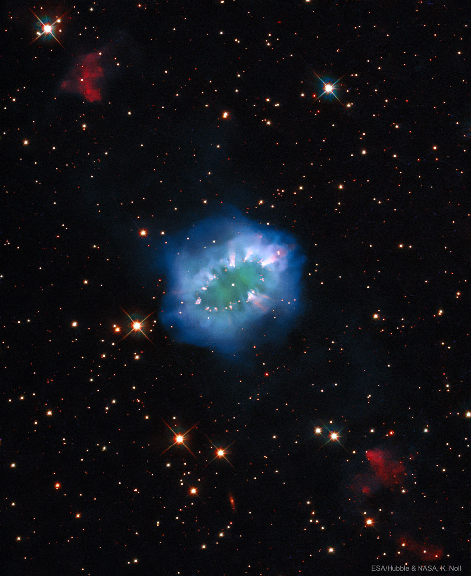 154/5000 
由哈勃太空望远镜拍摄的项链星云的喷流环。请参阅说明以获取更多详细信息。