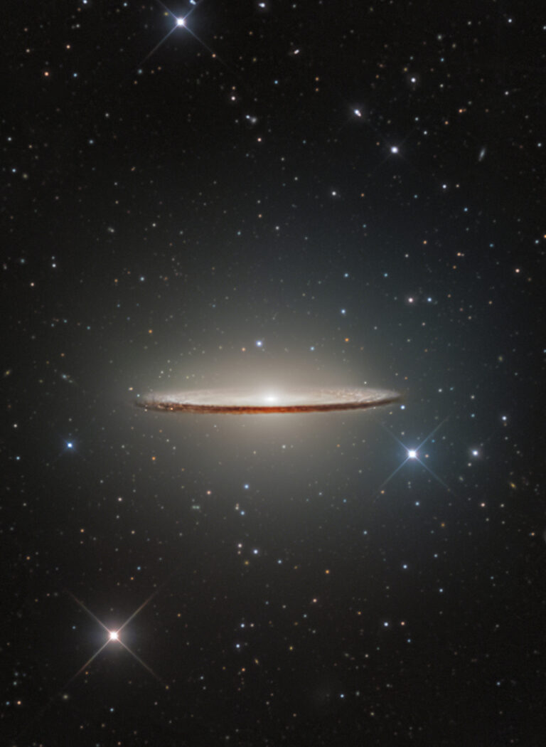 M104：草帽星系