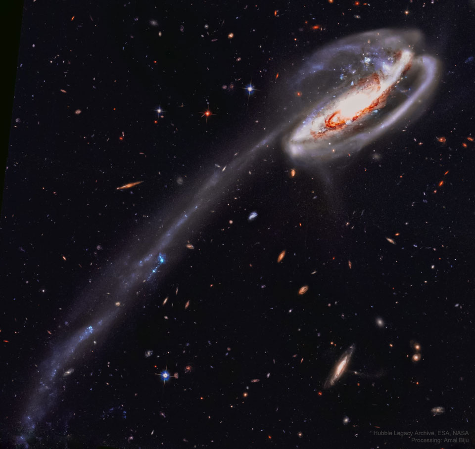 这张照片显示的是Arp 188，这是哈勃太空望远镜拍摄的一个不寻常的蝌蚪星系，它有着一条充满恒星的长长的尾巴。有关更多详细信息，请参阅说明。