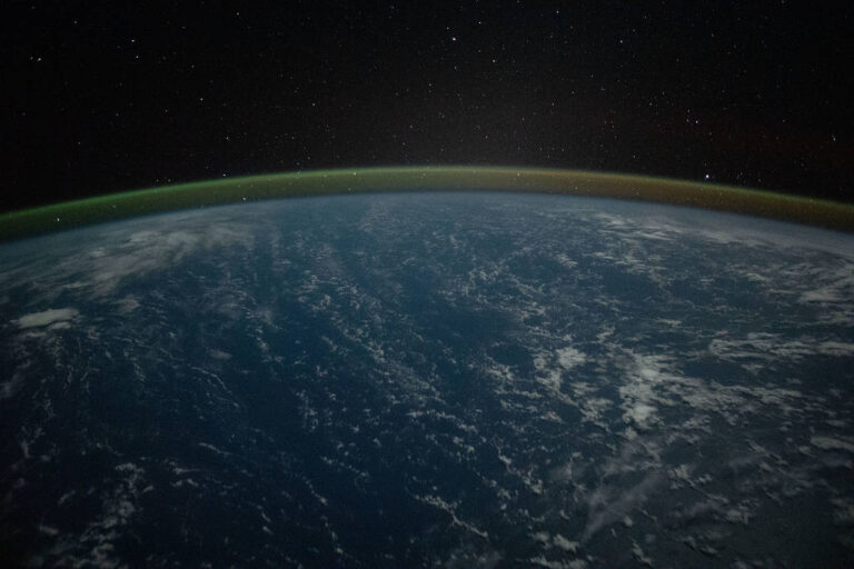 从太空中看到地球的辉光