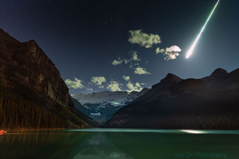 加拿大路易斯湖上空的火流星