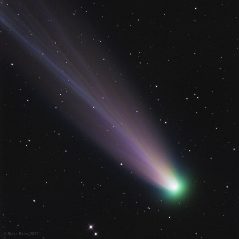 摄于澳洲的李奥纳德彗星特写