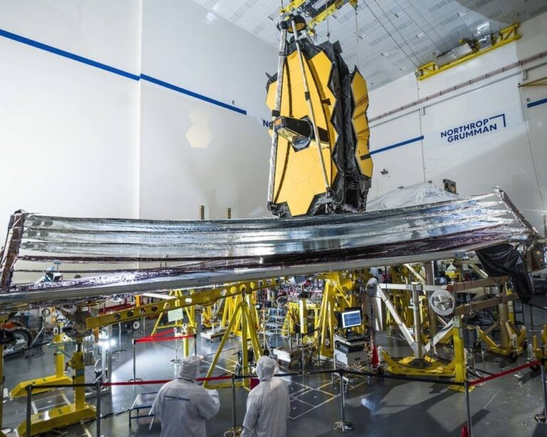 遮阳板成功部署在NASA的下一代旗舰望远镜上