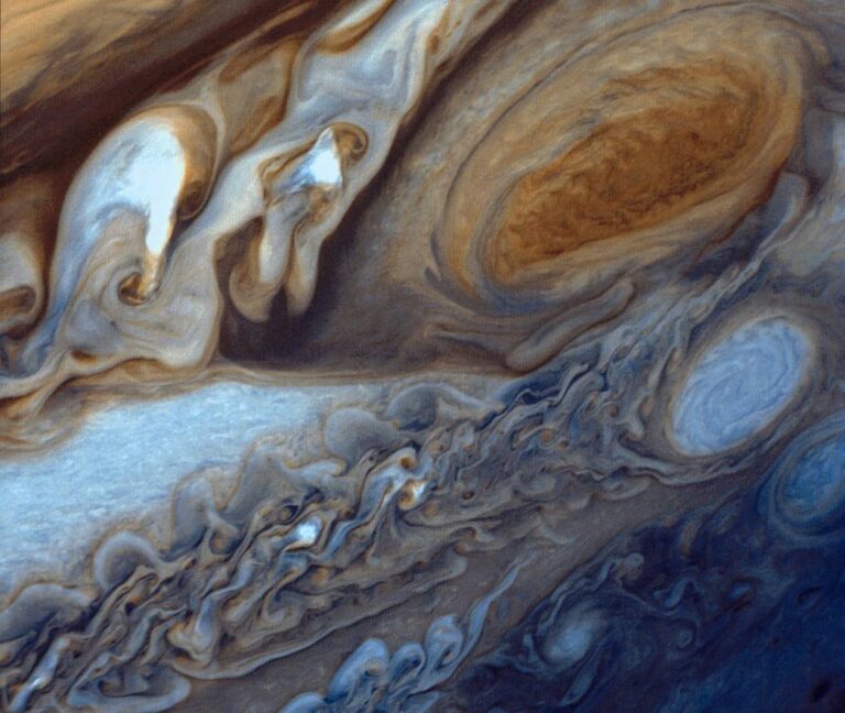 旅行者号拍摄到的木星大红斑