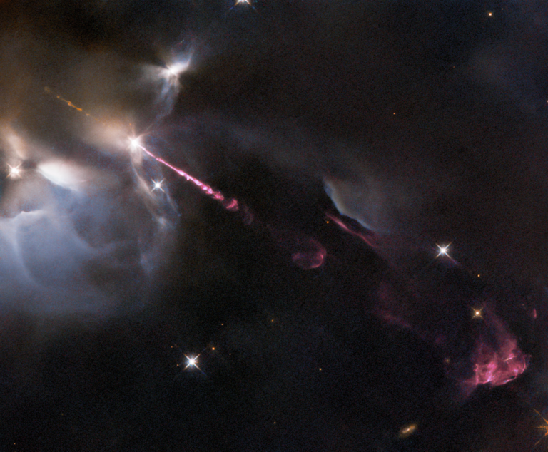 哈勃望远镜观测到一颗新生恒星的爆发