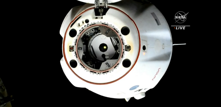 Crew-3任务机组人员乘坐SpaceX Resistance号载人龙飞船返航