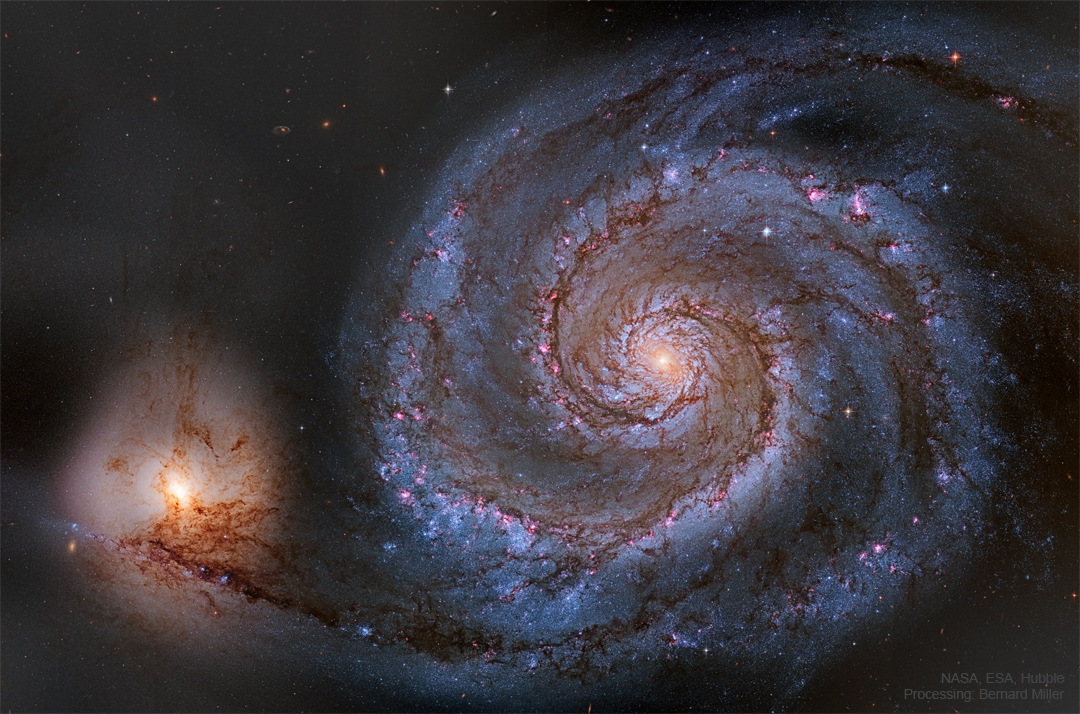 特色图片显示了附近的漩涡星系，编目为梅西叶51。这个螺旋星系的详细旋臂是可见的，以及它与左图中的一个较小星系的相互作用。请参阅说明以获取更多详细信息。