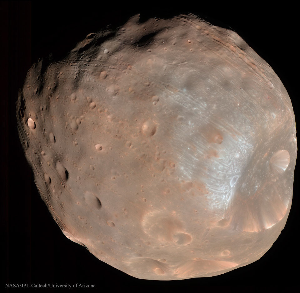 特色图片显示了火星卫星火卫一，它呈泥褐色、长方形，并被陨石坑覆盖。请参阅说明以获取更多详细信息。