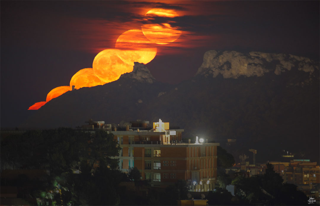 特色图片显示了一个橙色的月亮从风景如画的山脉中升起。请参阅说明以获取更多详细信息。