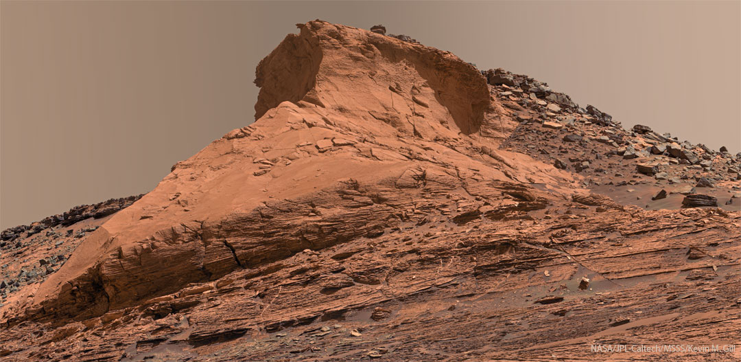特色图片显示了火星上一个不寻常且陡峭的岩石露头。请参阅说明以获取更多详细信息。