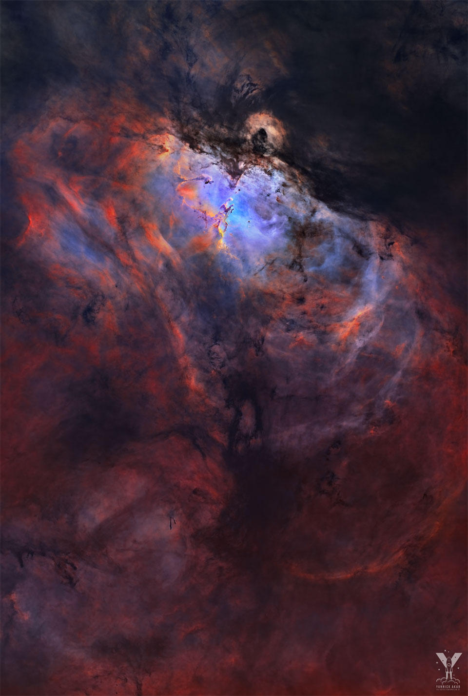 这张特色图片展示了被称为鹰状星云的恒星形成区域M16，但这些恒星已用数字技术加以移除。更多详细信息请参见说明。