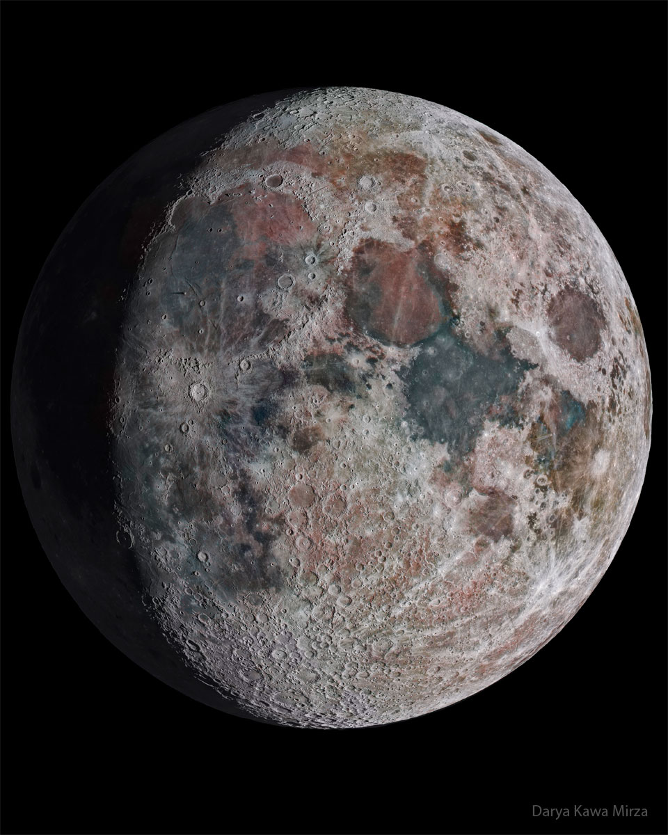 地球的月亮被描绘出来，但是显示了增强的细节和颜色。有关更多详细信息，请参见说明。