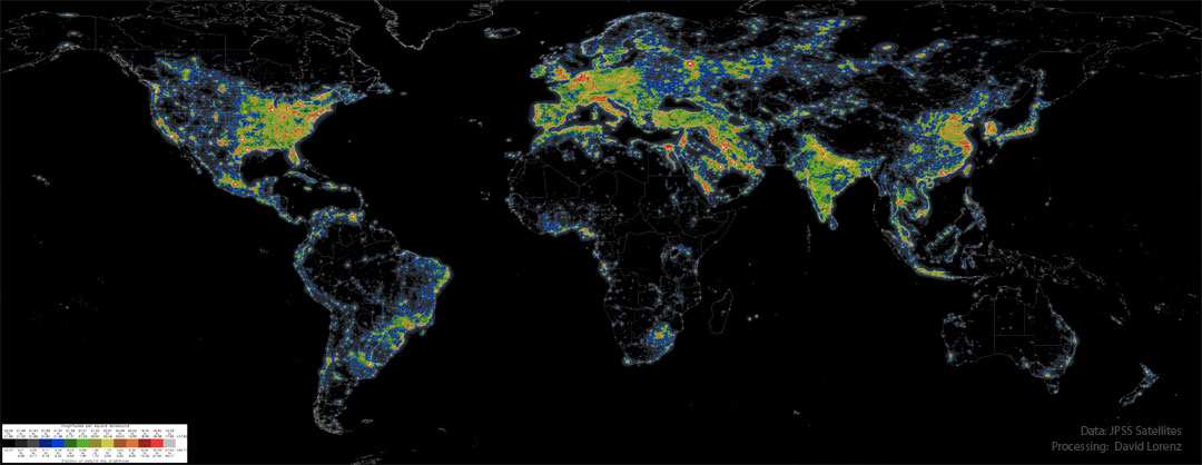 一张扁平的地球地图只显示了夜空的明亮程度。有关更多详细信息，请参阅说明。