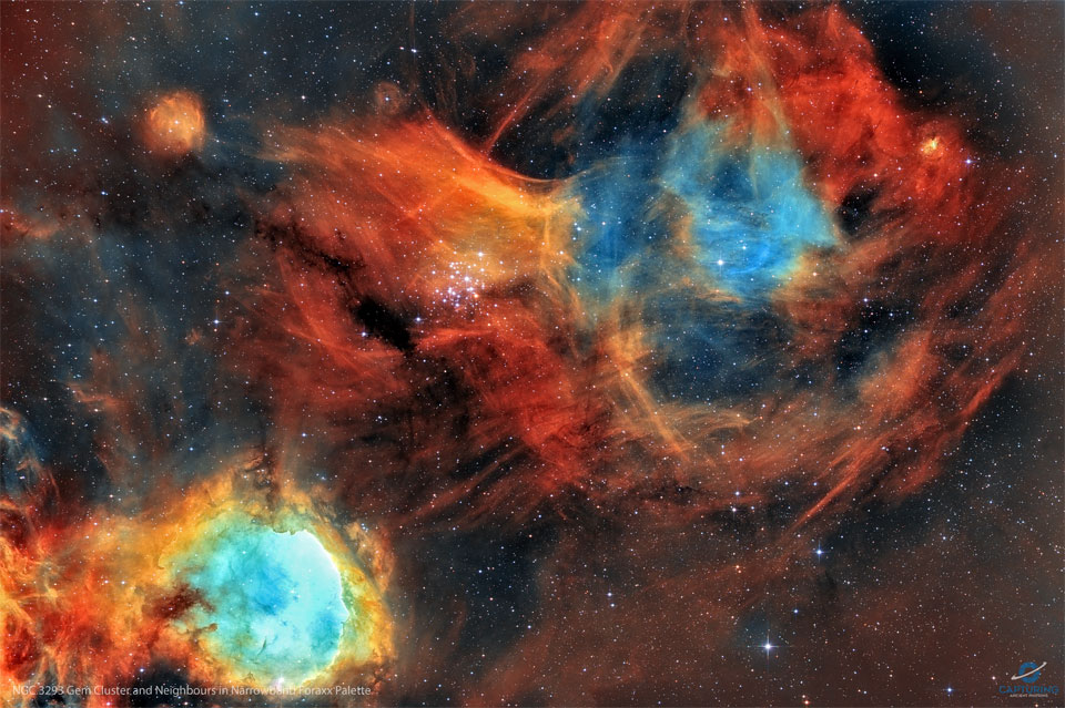 这张特色图片显示了船底座大星云的北缘，以加夫列拉·米斯特拉尔星云以及其他星云和星团为特征。有关更多详细信息，请参阅说明。