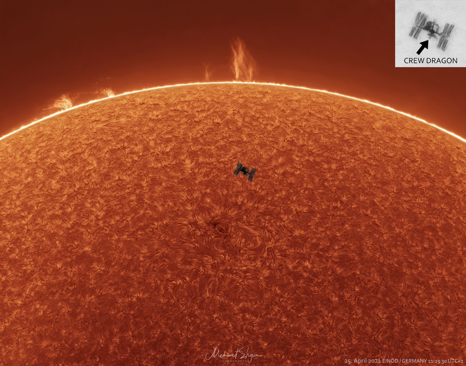 图为国际空间站（ISS）在太阳顶部前的剪影，非常详细。一幅插图显示了龙飞船载人模组舱在国际空间站上的对接位置。有关更多详细信息，请参阅说明。